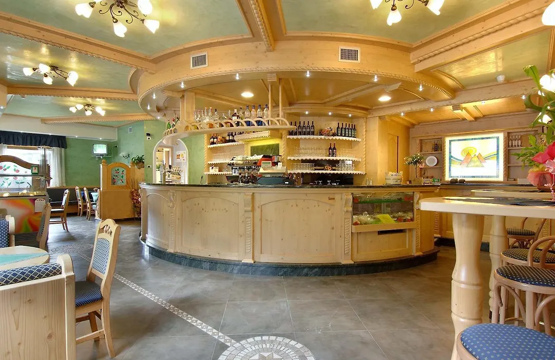Hotel Dolomiti Saone-1